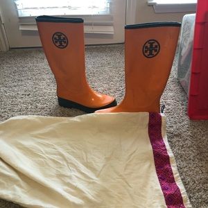 Tory Burch Rainboots in box